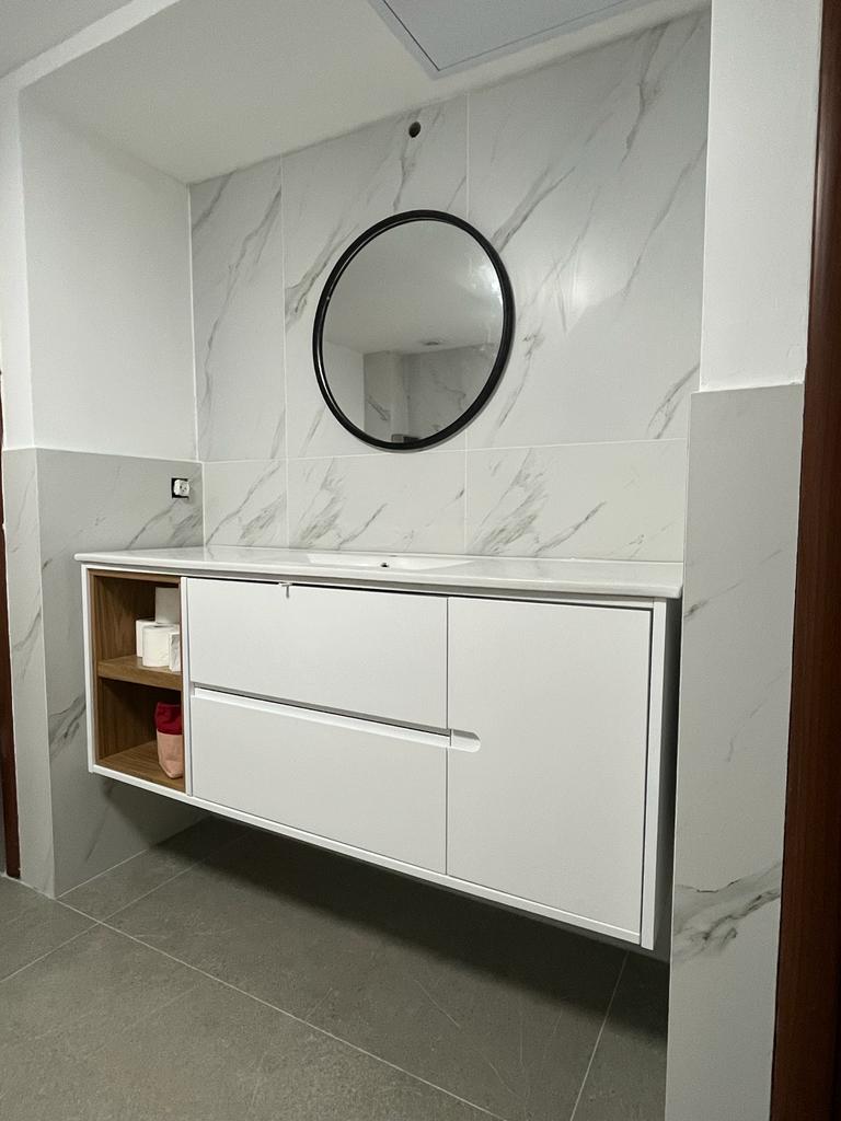 ארון אמבטיה דגם אופק לבן רוחב 150 ס"מ עם משטח קוריאן לבן